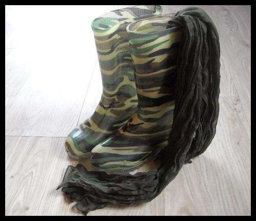 ***Ladies Gum  boots + Scarf****