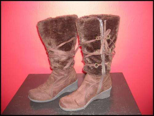 ***Get Ready For Winter****Stunning Brown  Ladies Boots With Fur****Size - 6****