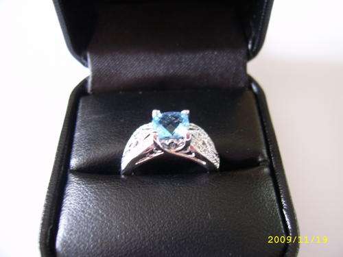 9 CARAT WHITE GOLD/DIAMOND RING