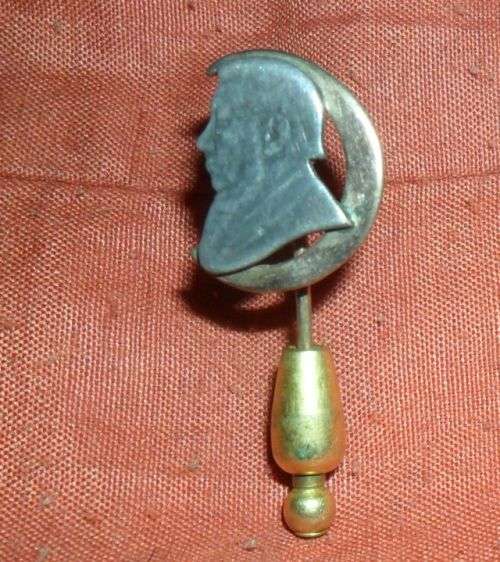 PAUL KRUGER HAT PIN \ LAPEL PIN -SILVER HEAD ON 9CT GOLD HALF MOON