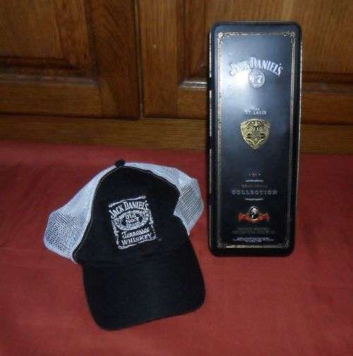 JACK DANIELS SINGLE TIN GOLD MEDAL COLLECTION PLUS CAP- 1OF7