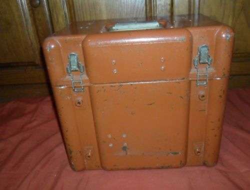 VINTAGE FIELD INSTRUMENT BAKELITE CASE - HINGES SPRING LOADED- MILITARY?