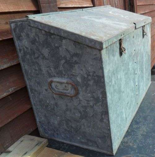 VINTAGE DOUBLE GALVANIZED STORAGE GRAIN BIN -61CM X 44CM X 30,5CM