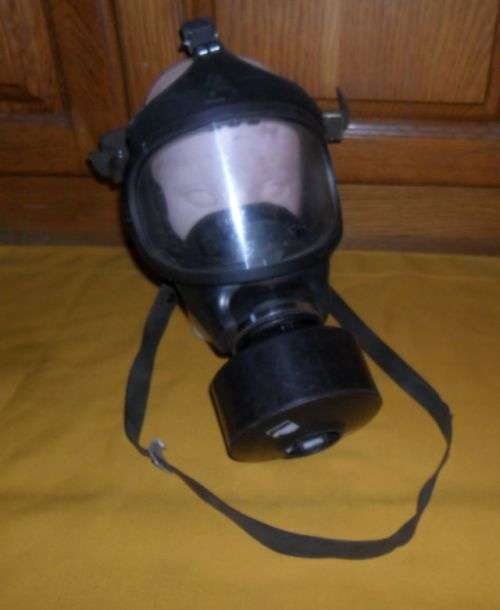 S,A ARMY GAS MASK 80'S