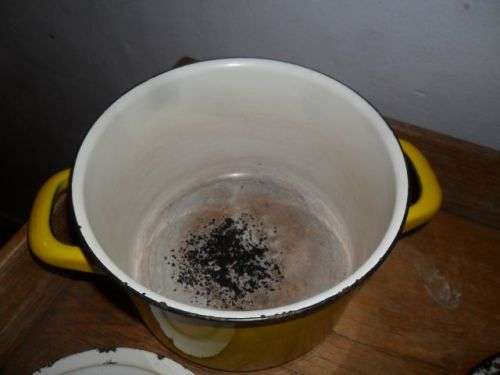 VINTAGE YELLOW ENAMEL \ CAST IRON POT