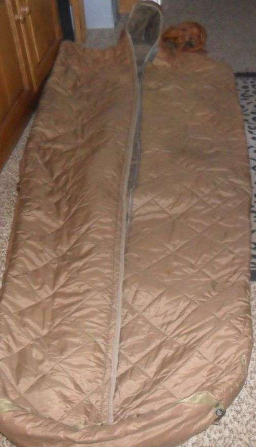 SADF MILITARY SLEEPING BAG PLUS BAG- ZIP DAMAGED