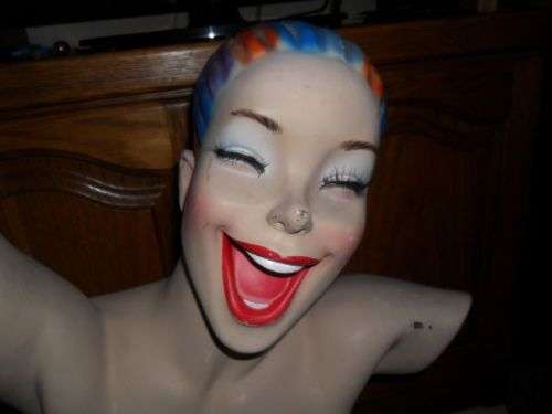 STUNNING VINTAGE MANNEQUIN BUST - 66CM X 44CM