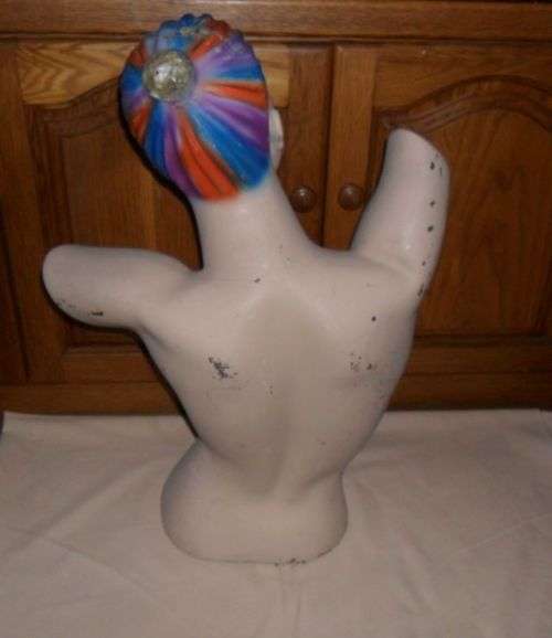 STUNNING VINTAGE MANNEQUIN BUST - 66CM X 44CM