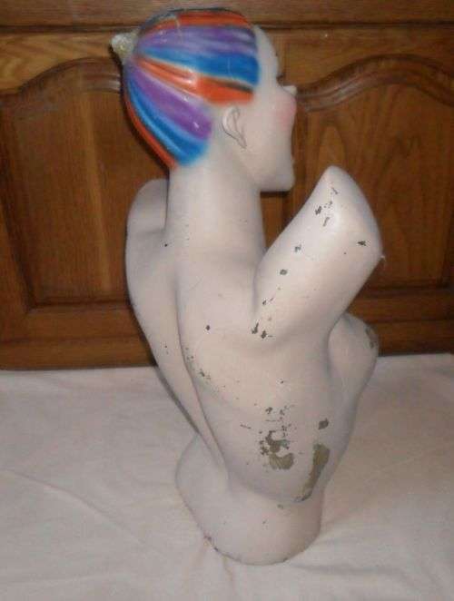 STUNNING VINTAGE MANNEQUIN BUST - 66CM X 44CM