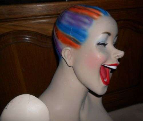 STUNNING VINTAGE MANNEQUIN BUST - 66CM X 44CM