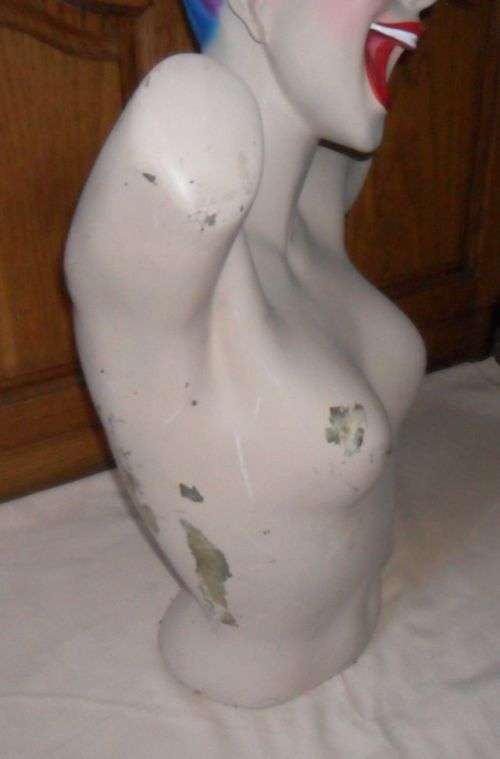 STUNNING VINTAGE MANNEQUIN BUST - 66CM X 44CM