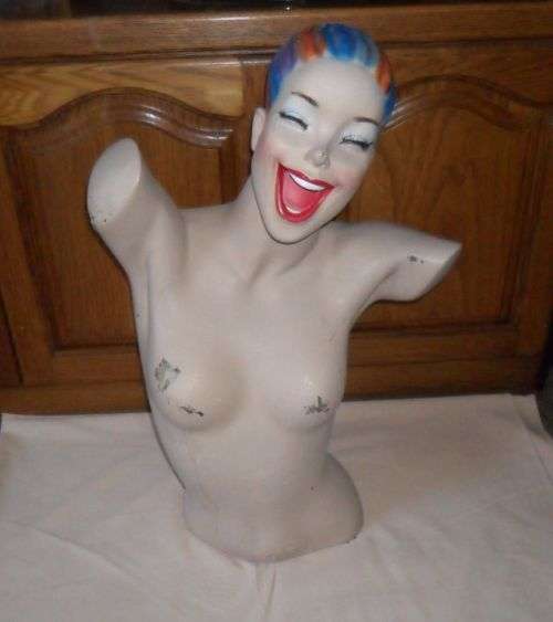 STUNNING VINTAGE MANNEQUIN BUST - 66CM X 44CM