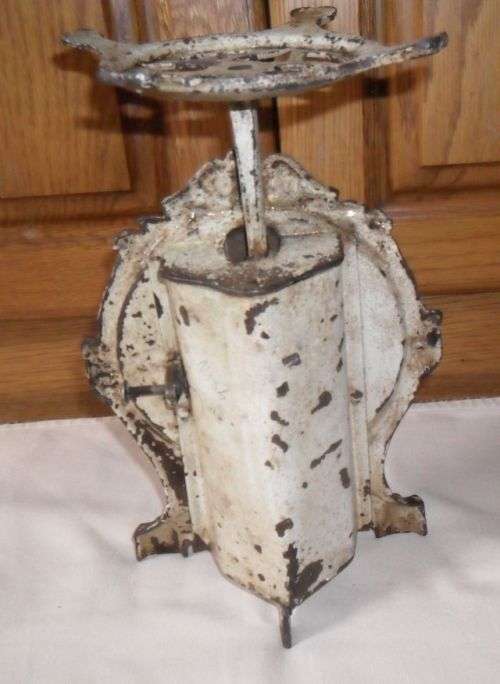 ANTIQUE SHABBY CHIC KITCHEN SCALE