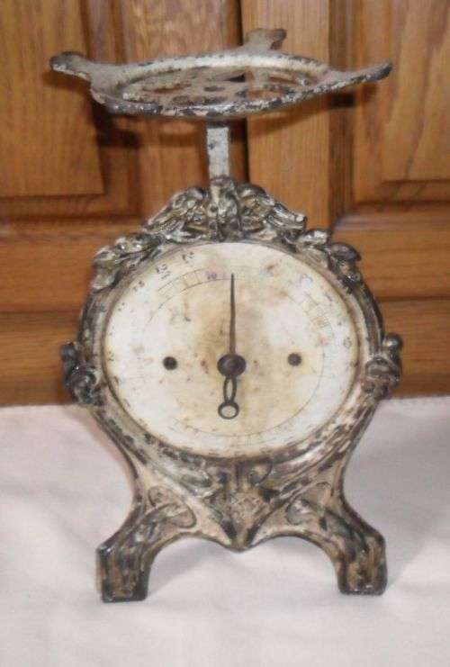 ANTIQUE SHABBY CHIC KITCHEN SCALE