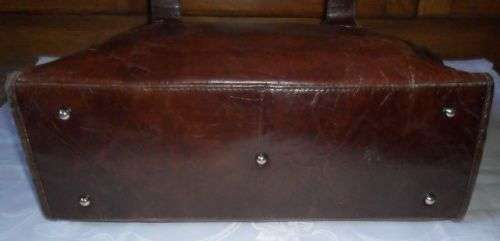 GENUINE LEATHER BUSBY HAND BAG -TEAR ON HANDLE