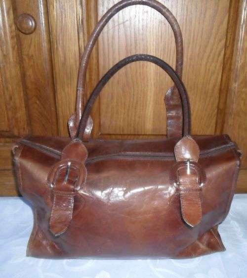 GENUINE LEATHER BUSBY HAND BAG -TEAR ON HANDLE