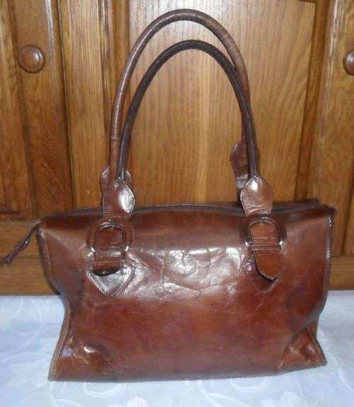 GENUINE LEATHER BUSBY HAND BAG -TEAR ON HANDLE