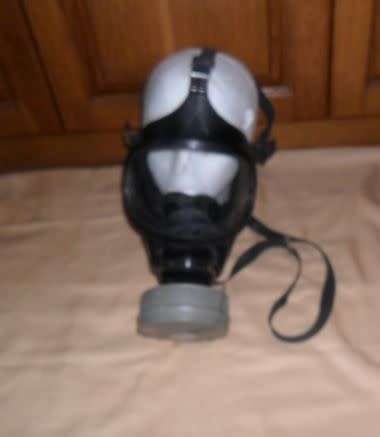 SADF GAS MASK PLUS METAL CANISTER  80'S