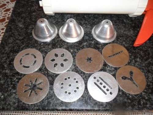 VINTAGE IDEAL BISCUIT AND ICING GUN METAL AND PLASTIC MIX AND MATCH