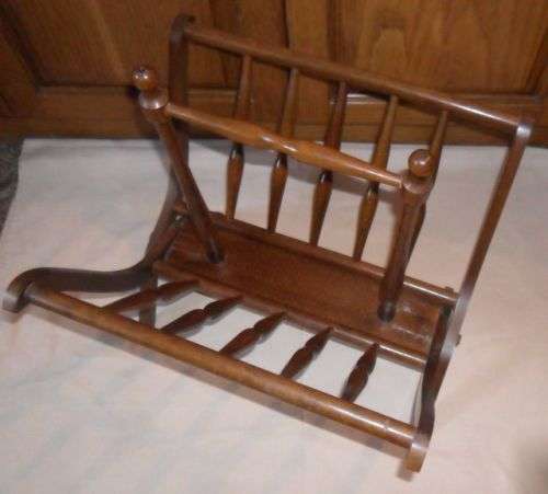 VINTAGE WOODED MAGAZINE \BOOK HOLDER