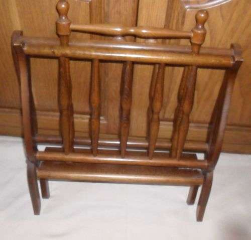 VINTAGE WOODED MAGAZINE \BOOK HOLDER