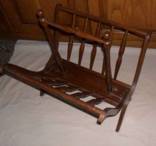 VINTAGE WOODED MAGAZINE \BOOK HOLDER