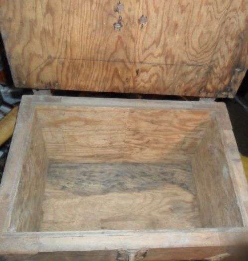 ANTIQUE WOODEN EGG BOX FOR A DOZEN EGGS