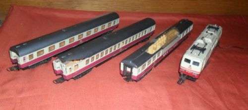 RHEINGOLD TRAIN SET OF 3 COACHES AND 1 ELECTRIC LOCO