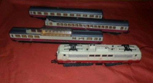 RHEINGOLD TRAIN SET OF 3 COACHES AND 1 ELECTRIC LOCO