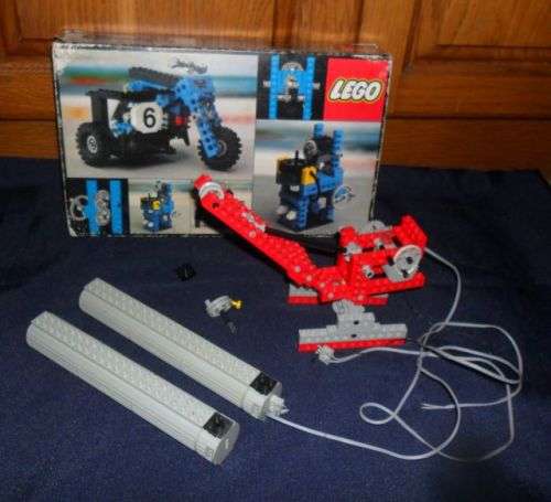 LEGO BOX  CRANE PLUS BATTERY BOXES
