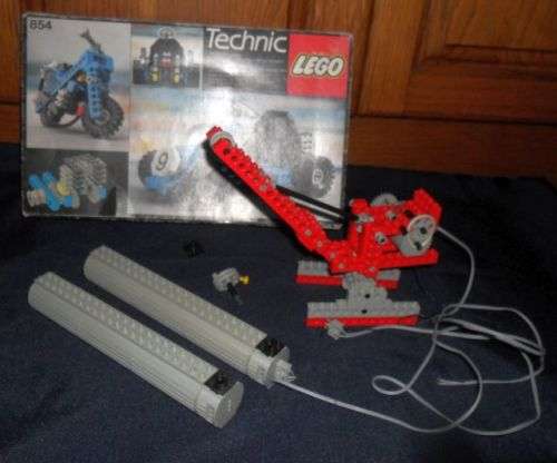 LEGO BOX  CRANE PLUS BATTERY BOXES