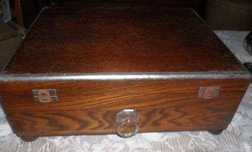 VINTAGE CANTEEN WITH DRAWER PLUS 19 VINTAGE ODD SPPONS