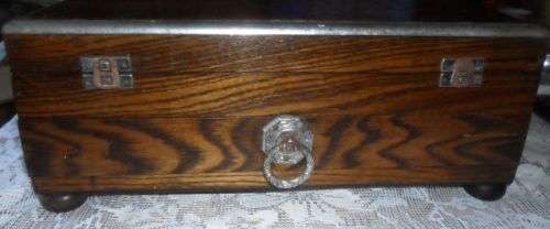 VINTAGE CANTEEN WITH DRAWER PLUS 19 VINTAGE ODD SPPONS