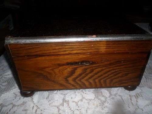 VINTAGE CANTEEN WITH DRAWER PLUS 19 VINTAGE ODD SPPONS