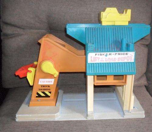 FISHER PRICE LIFT AND LOAD DEPOT