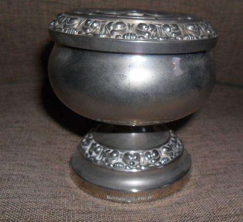 IANTHE - MADE IN ENGLAND -SILVER PLATED ROSE BOWL BUD VASE FLOWER HOLDER