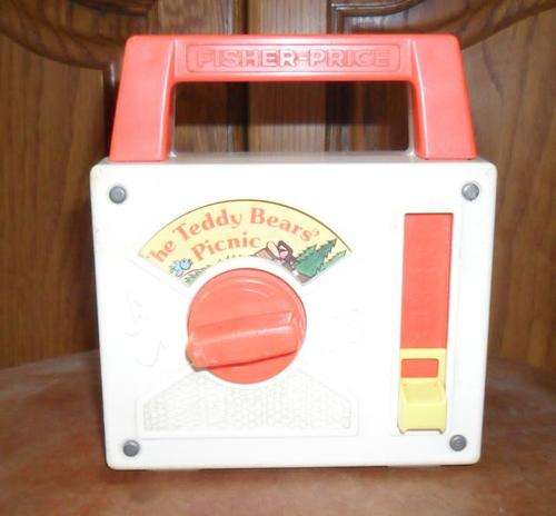 VINTAGE FISHER PRICE WIND UP -THE TEDDY BEARS PICNIC SONG