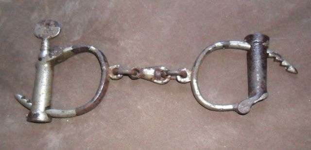 ANTIQUE SAP HANDCUFFS\SHACKLES  PLUS KEY - BRITISH MADE -HIATT- MODEL NO E1-108