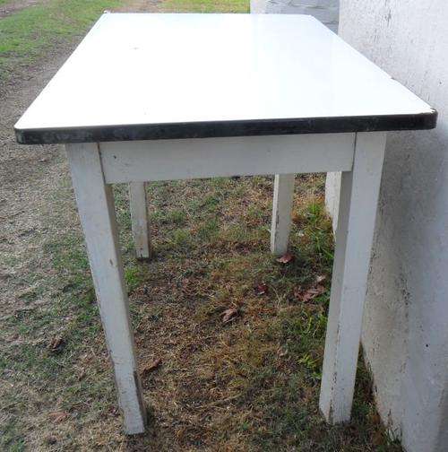VINTAGE WOODEN ENAMEL TOP KITCHEN TABLE -NEEDS DRAWER