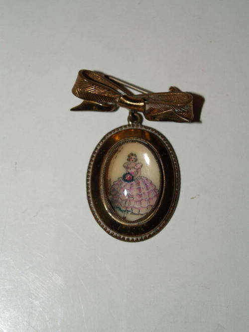 OLD VINTAGE BROOCHE - TLM - MADE IN ENGLAND