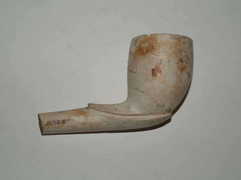 OLD VICTORIAN CLAY PIPE