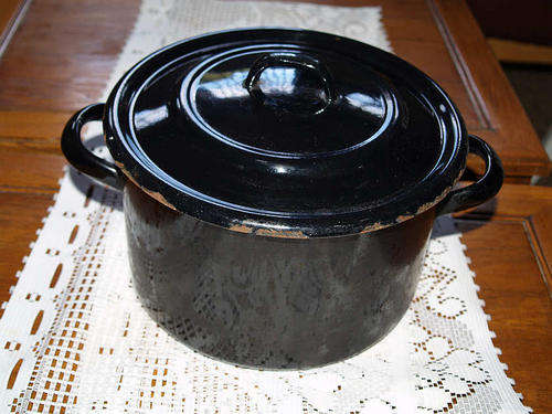 BLACK ENAMEL POT