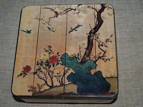 OLD PYOTTS BISCUIT TIN