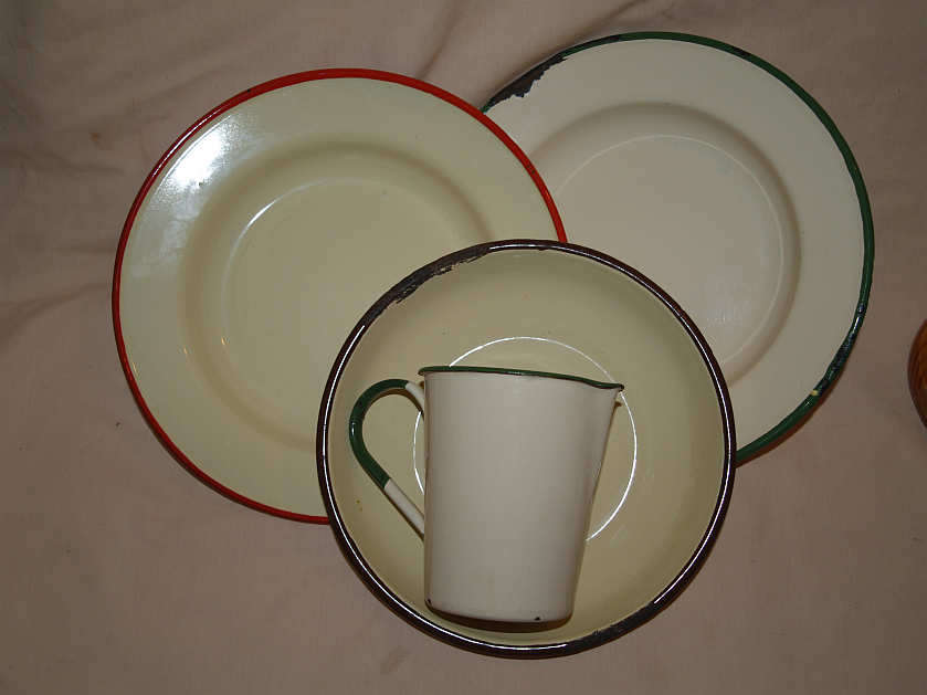 3 X ENAMEL PLATES PLUS JUG