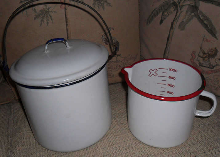 ENAMEL JUG AND OLD MILK BUCKET WITH WIRE HANDLE