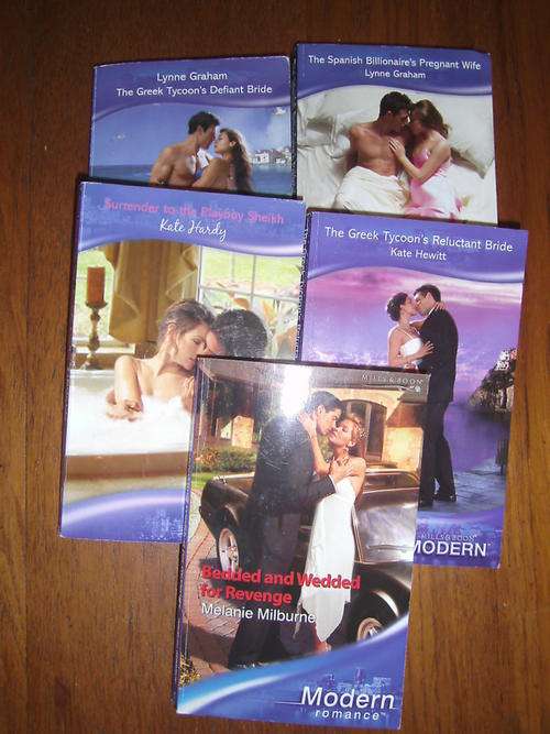 FIVE MILLS & BOON BOOKS  MODERN, S/C