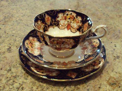 ROYAL ALBERT HEIRLOOM TRIO