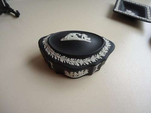 WEDGWOOD BLACK JASPER TRINKET BOX