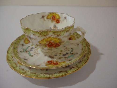 A BEAUTIFUL VICTORIAN  TEA TRIO