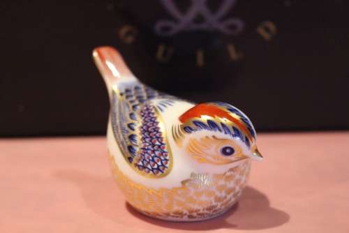 ROYAL CROWN DERBY GOLD CREST PAPERWEIGHT